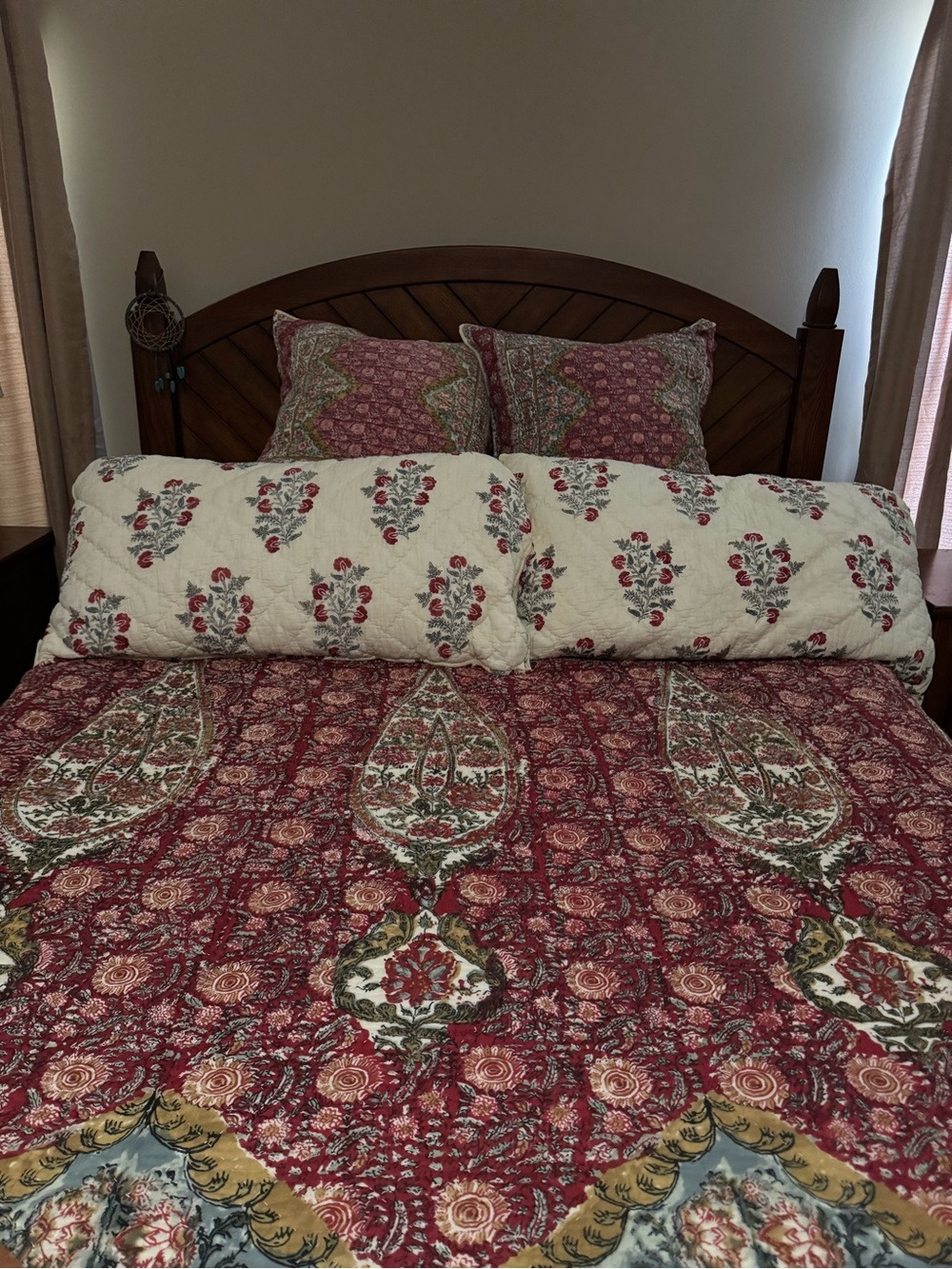 Pottery Barn Red and Cream Floral Quilted Bedspread Set - Zarina